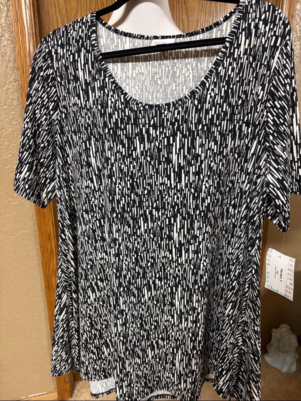 LuLaRoe Black and White Abstract Scoop Neck Tunic